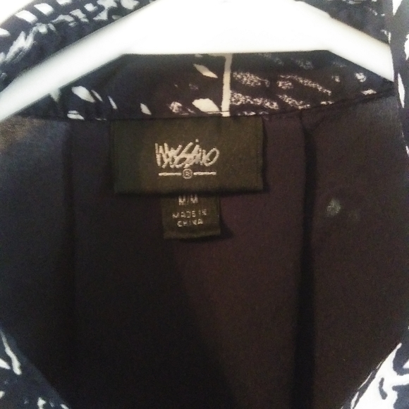 Mossimo no sleeve button up blouse - Picture 2 of 3